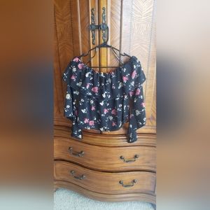 Forever 21 Black Floral Cropped Top Size S